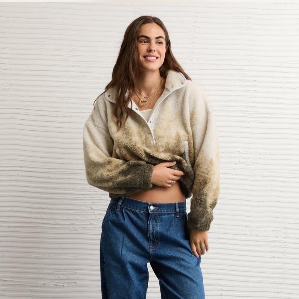 American Eagle fleece tree graphic sweatshirt